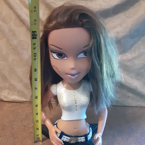 MGA Entertainment Oversized Yasmin Bratz Statue Figure. - Picture 7 of 7
